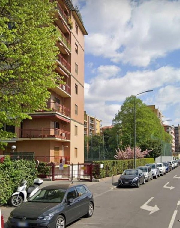 appartamento in vendita a Milano in zona Barona
