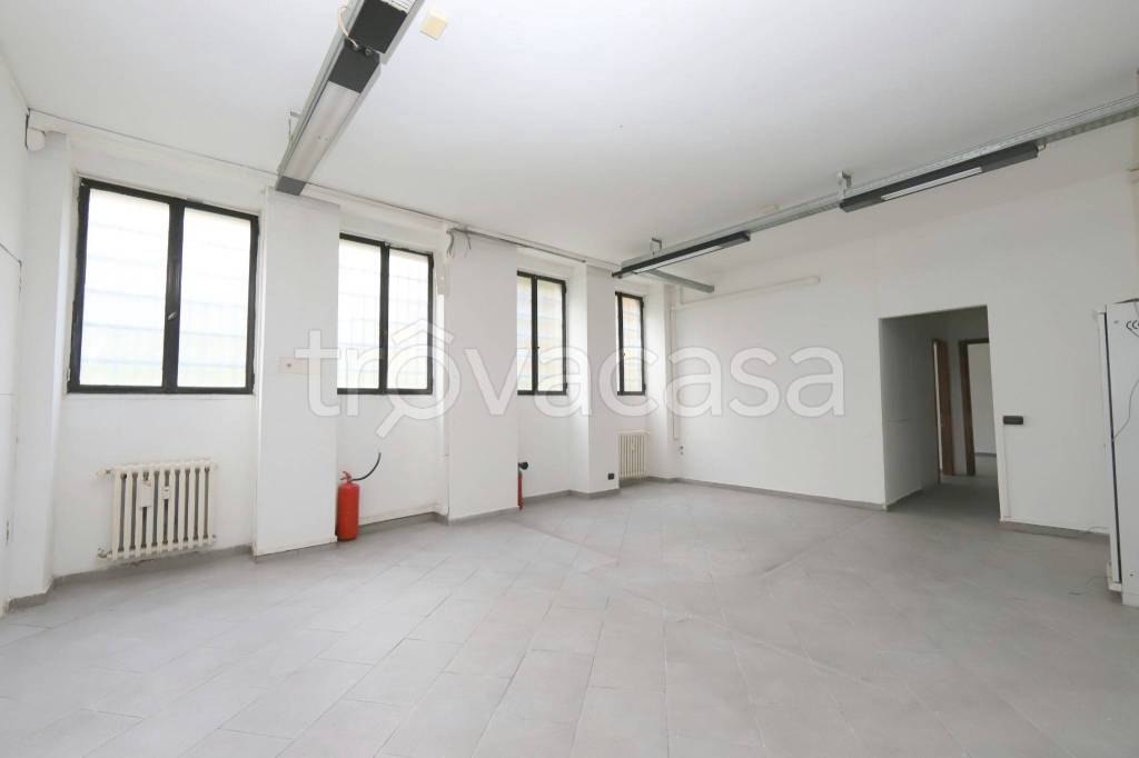 ufficio in vendita a Milano in zona Precotto
