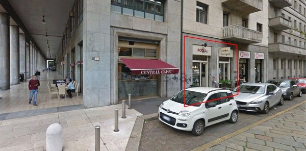 locale commerciale in vendita a Milano in zona Porta Nuova