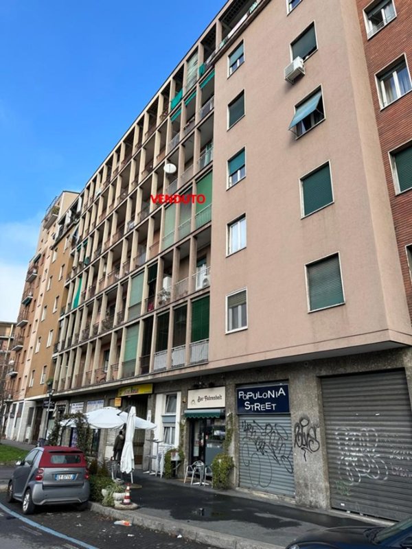 appartamento in vendita a Milano in zona Montalbino
