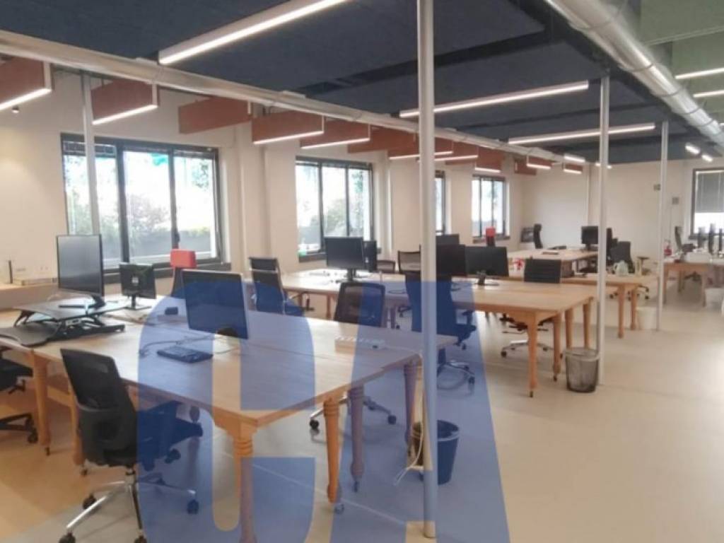 ufficio in vendita a Milano in zona Forlanini