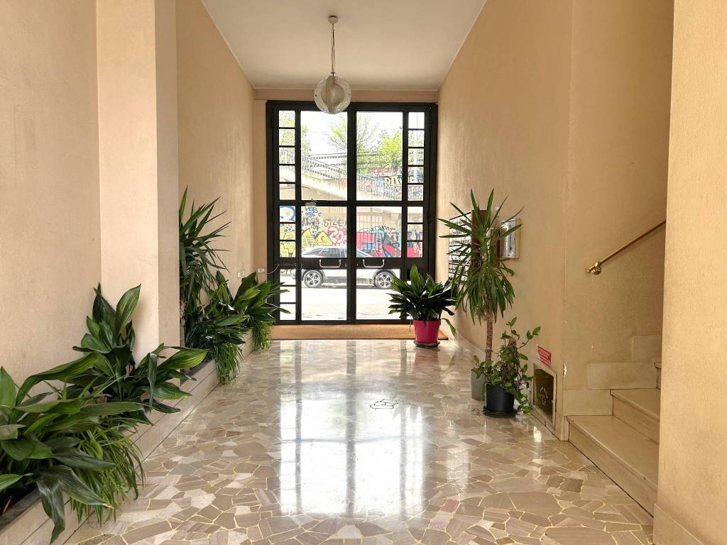 appartamento in vendita a Milano in zona Porta Genova