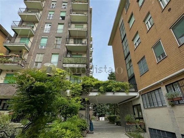 negozio in vendita a Milano in zona Stadera