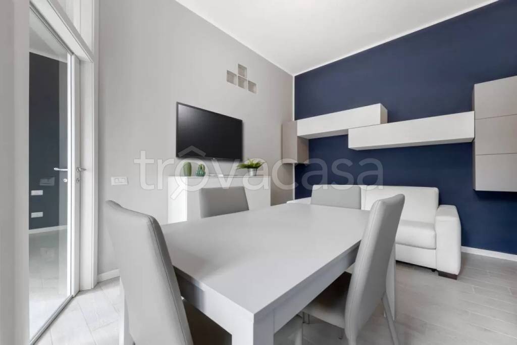 appartamento in vendita a Milano in zona Porta Nuova
