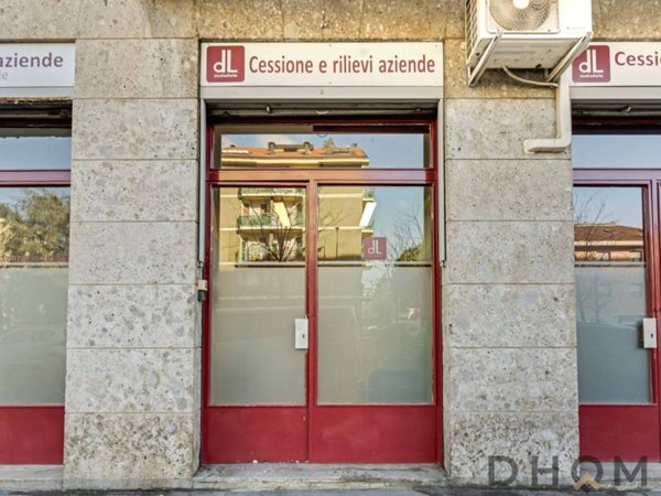 negozio in vendita a Milano in zona San Siro