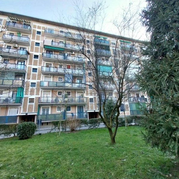 appartamento in vendita a Milano in zona Muggiano