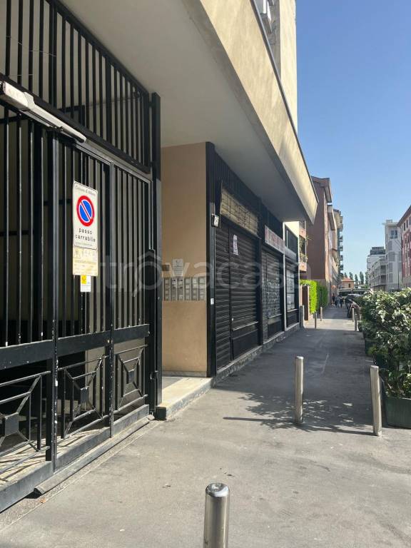 appartamento in vendita a Milano in zona Lorenteggio