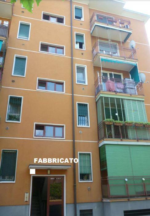 appartamento in vendita a Milano in zona Lorenteggio
