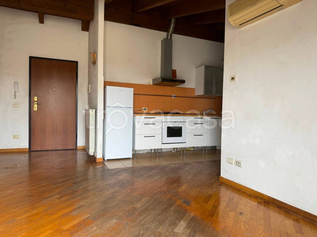 appartamento in vendita a Milano in zona Corvetto