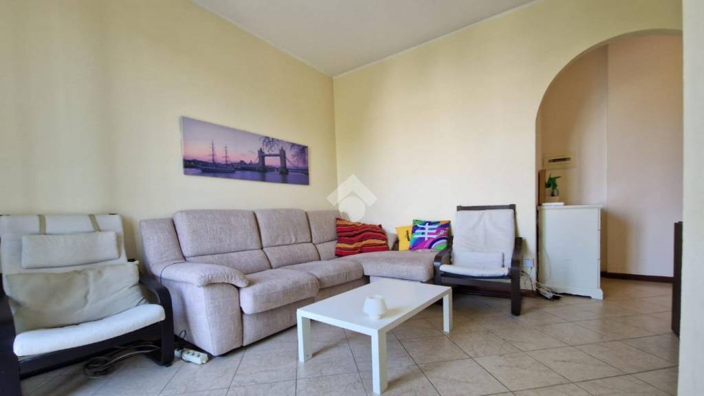 appartamento in vendita a Milano in zona Famagosta