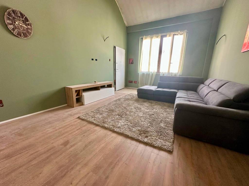appartamento in vendita a Milano in zona Adriano