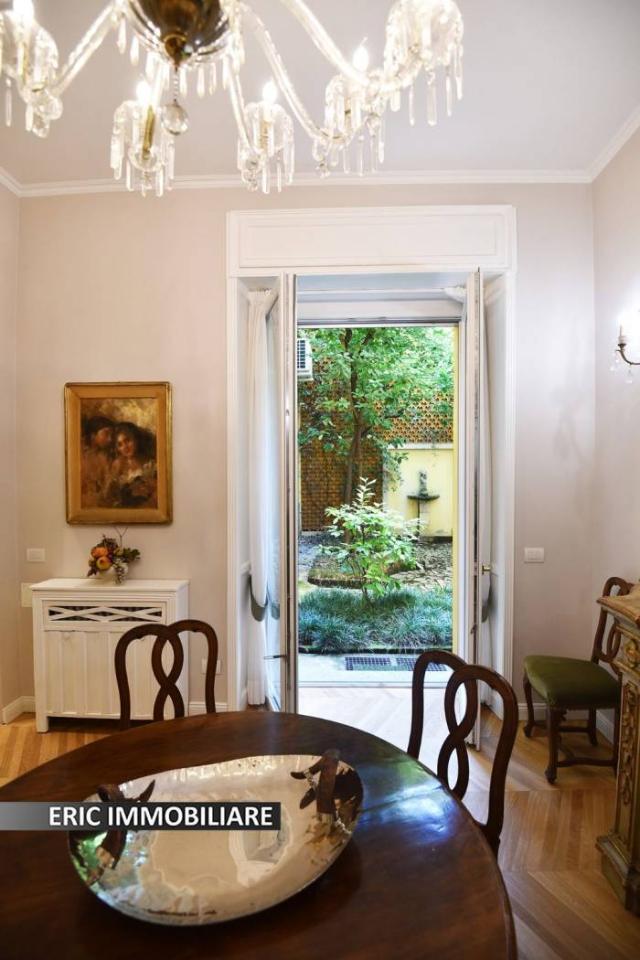 appartamento in vendita a Milano in zona Sant'Ambrogio