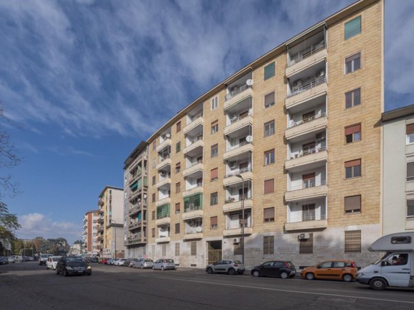 appartamento in vendita a Milano in zona Famagosta