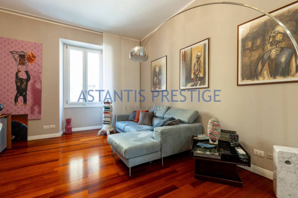 appartamento in vendita a Milano in zona Cadorna