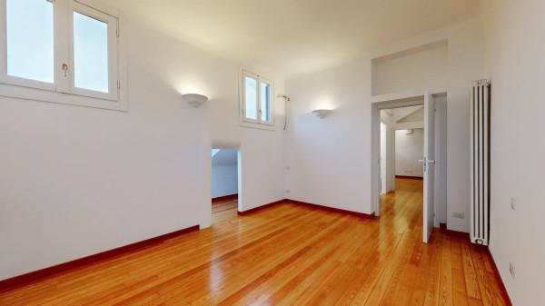 appartamento in vendita a Milano in zona Porta Genova