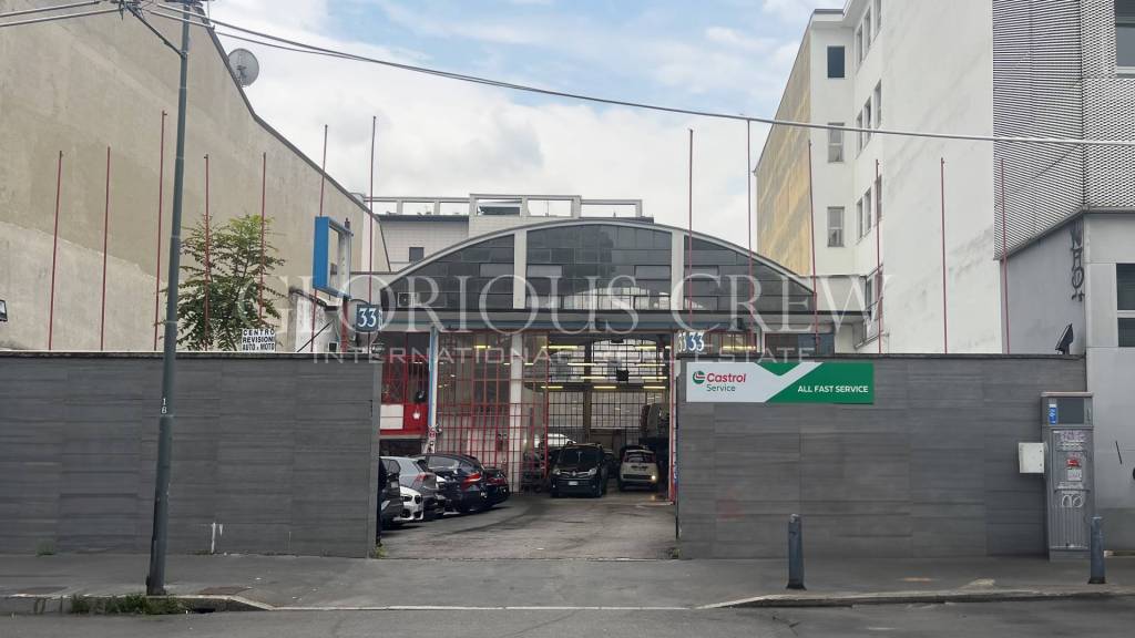 negozio in vendita a Milano in zona Famagosta