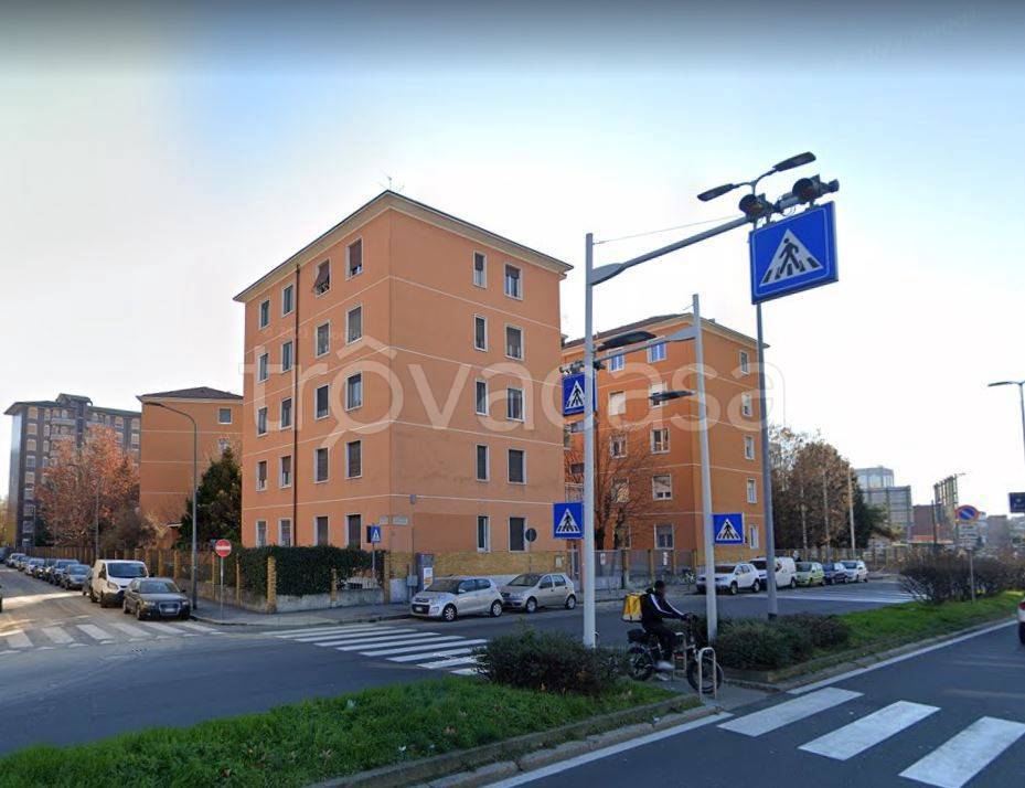 appartamento in vendita a Milano in zona Lorenteggio