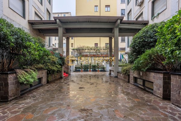 appartamento in vendita a Milano in zona Guastalla