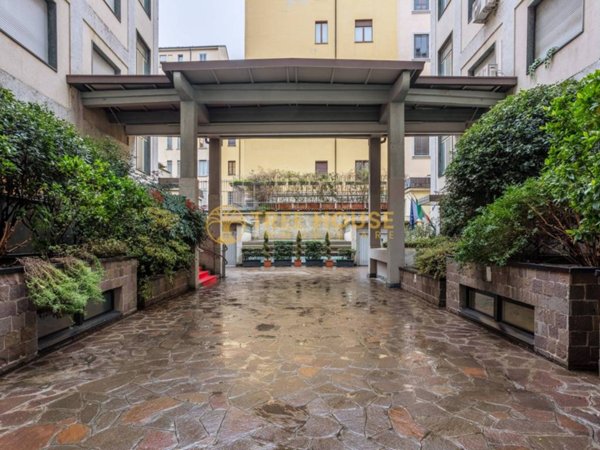 appartamento in vendita a Milano in zona Guastalla