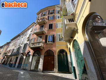 negozio in vendita a Milano in zona Isola