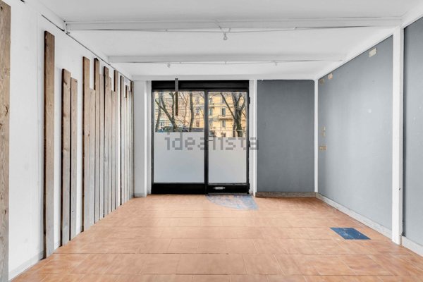 negozio in vendita a Milano in zona Solari