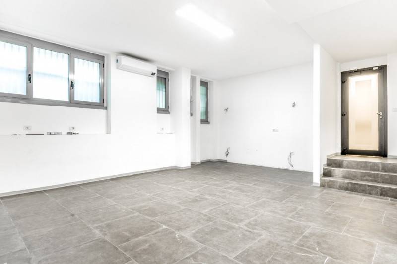 ufficio in vendita a Milano in zona Stazione Centrale