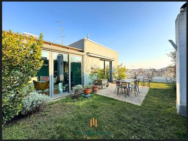 appartamento in vendita a Milano in zona Lorenteggio