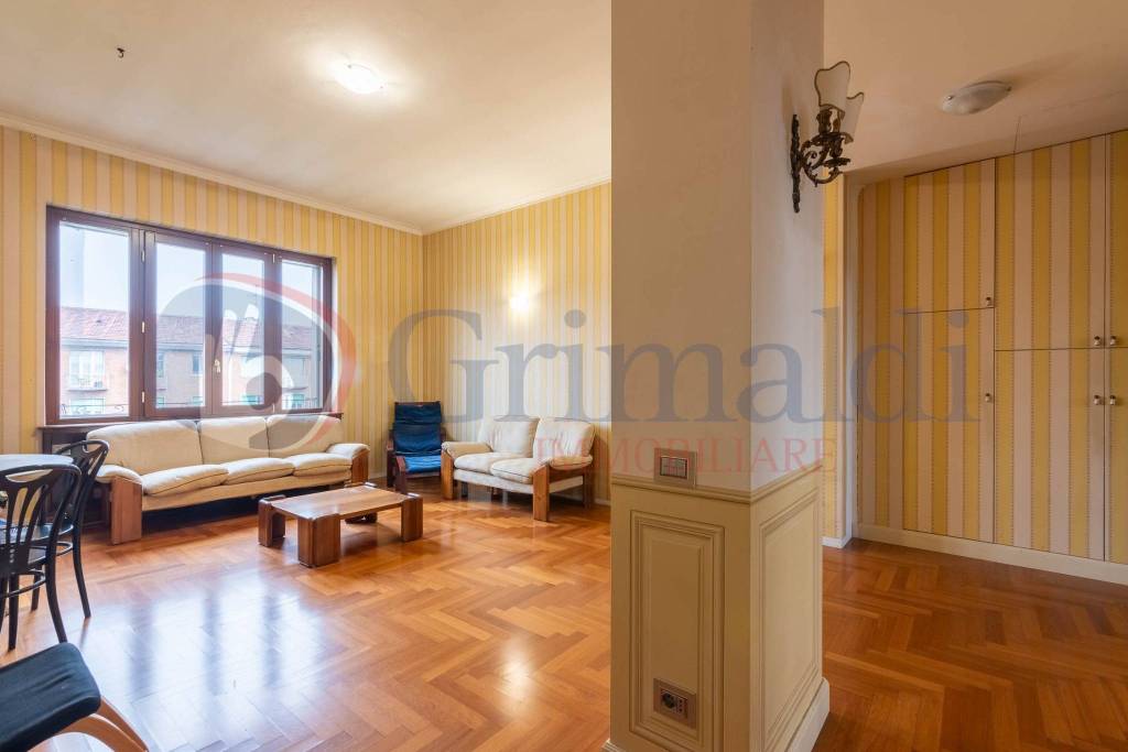 appartamento in vendita a Milano in zona Bocconi