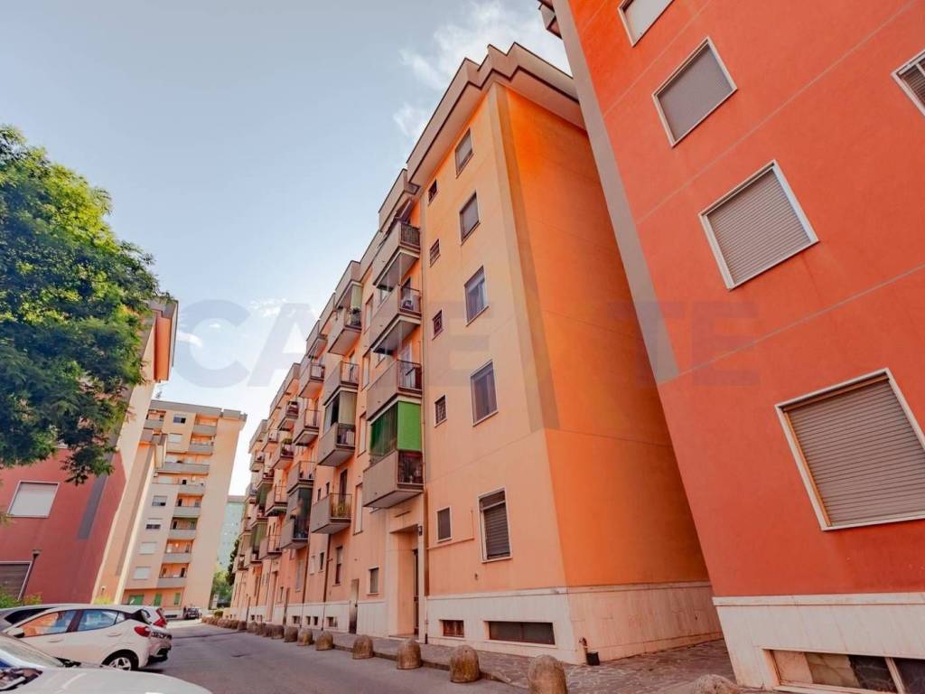 appartamento in vendita a Milano in zona Baggio