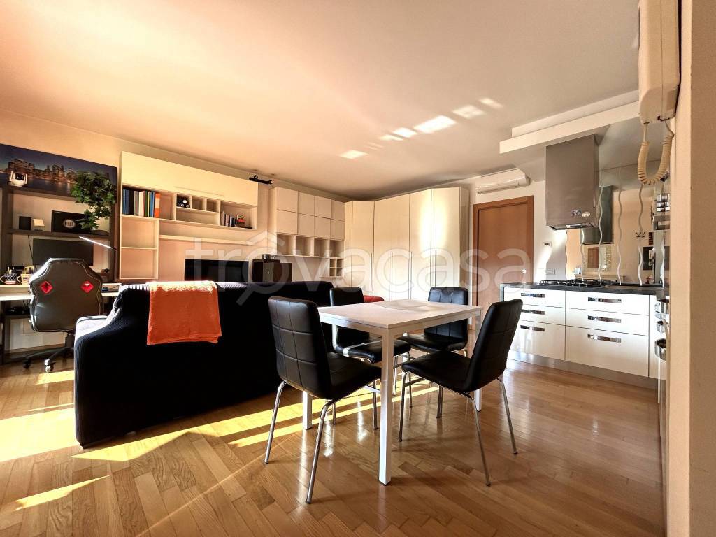 appartamento in vendita a Milano in zona Dergano