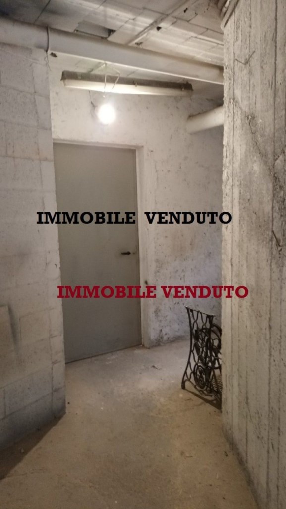 locale commerciale in vendita a Milano in zona Affori