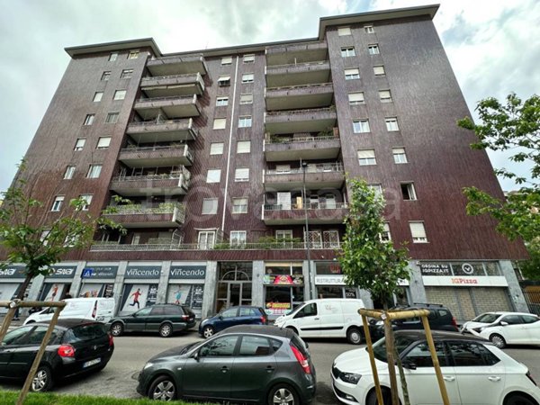 appartamento in vendita a Milano in zona Lorenteggio