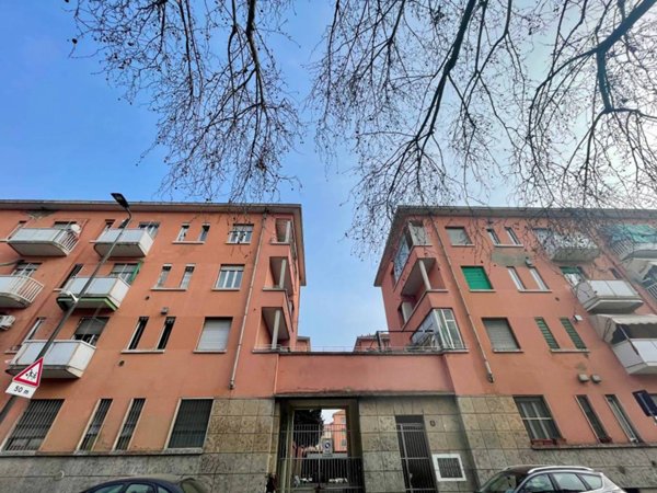 appartamento in vendita a Milano in zona Lorenteggio