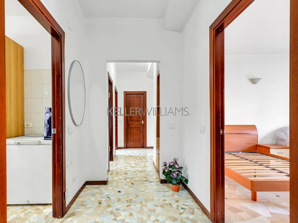 appartamento in vendita a Milano in zona Lorenteggio