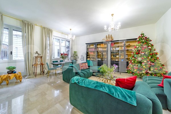 appartamento in vendita a Milano in zona Porta Nuova