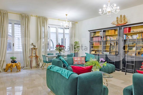 appartamento in vendita a Milano in zona Porta Nuova