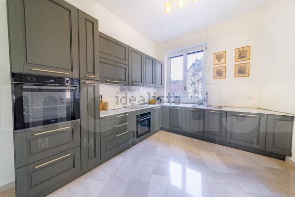 appartamento in vendita a Milano in zona Porta Nuova