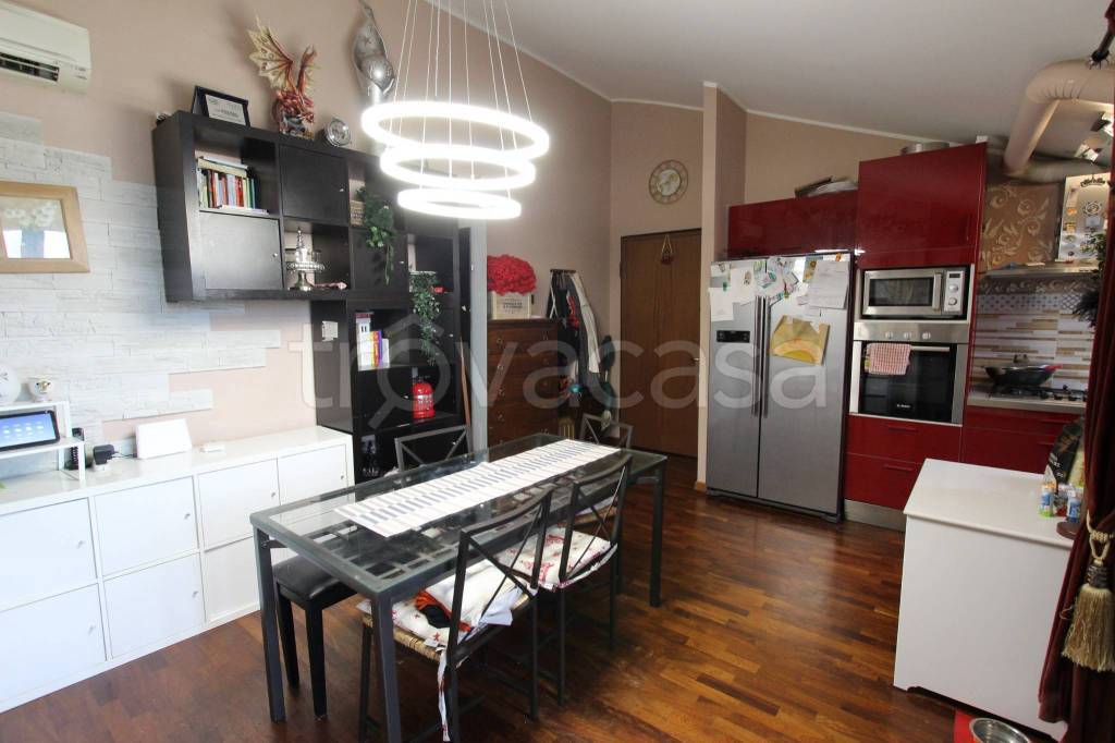 appartamento in vendita a Milano in zona Gorla