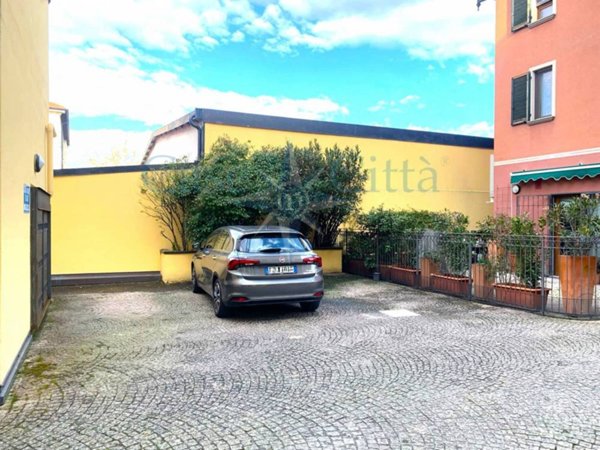 appartamento in vendita a Milano in zona Trenno
