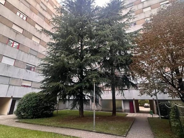 appartamento in vendita a Milano in zona Baggio