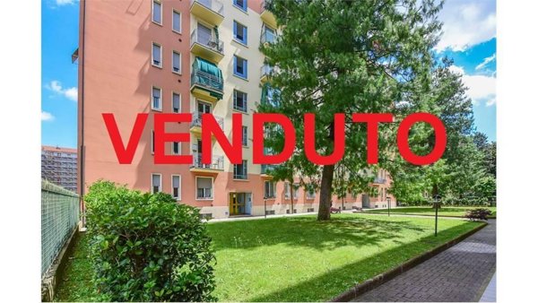 appartamento in vendita a Milano in zona Segnano