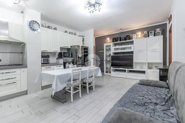 appartamento in vendita a Milano in zona Lorenteggio