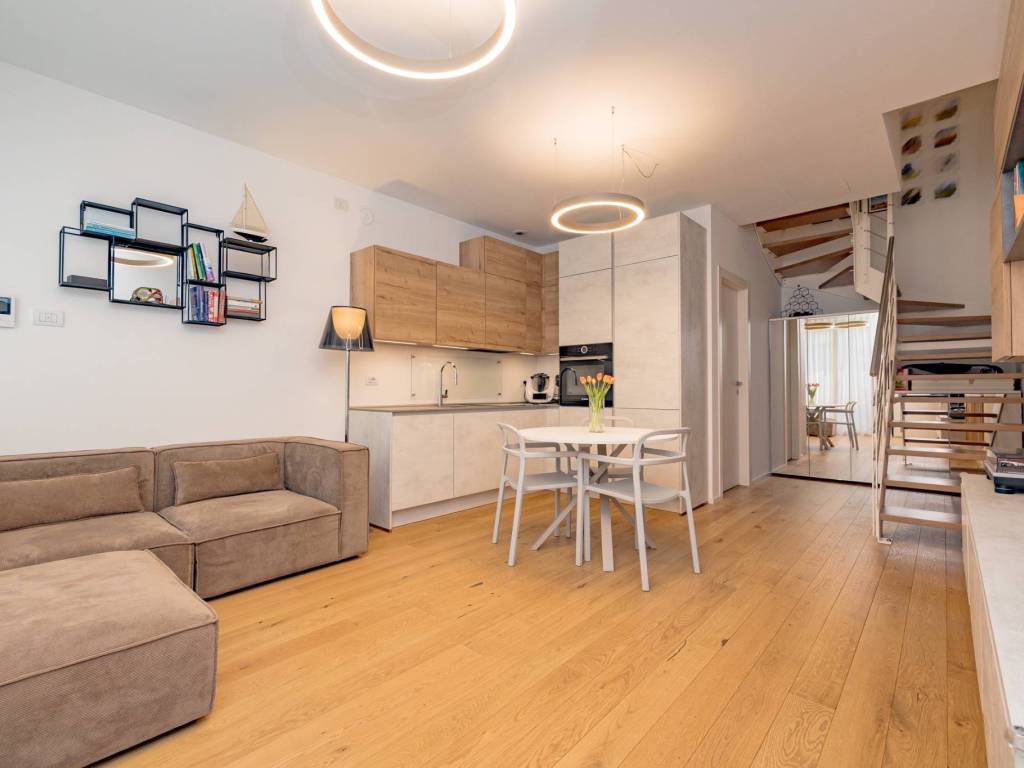 appartamento in vendita a Milano in zona Restocco Maroni