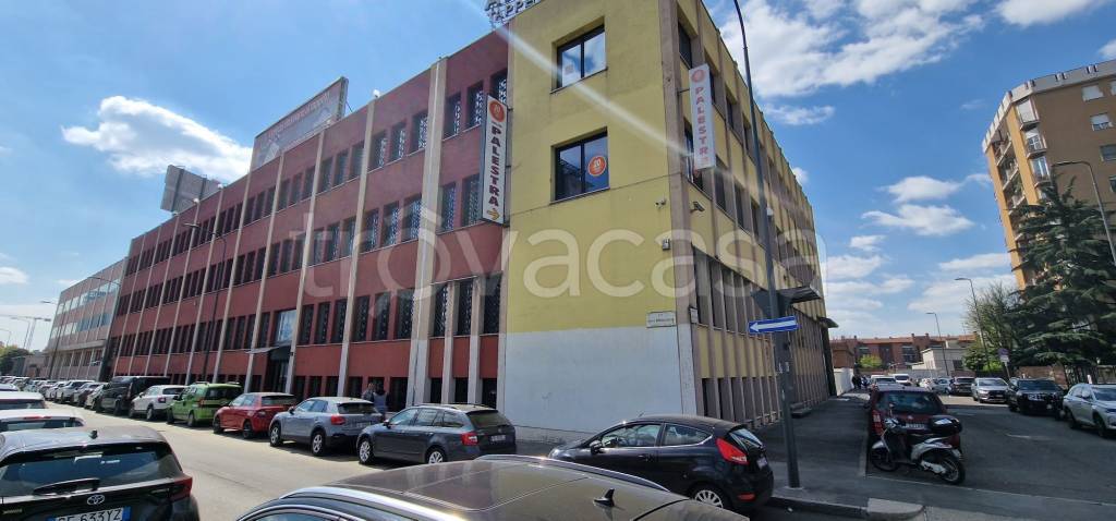 appartamento in vendita a Milano in zona Lorenteggio