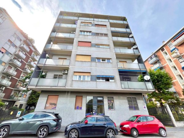 appartamento in vendita a Milano in zona Rottole