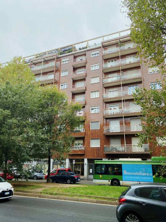 appartamento in vendita a Milano in zona Lorenteggio