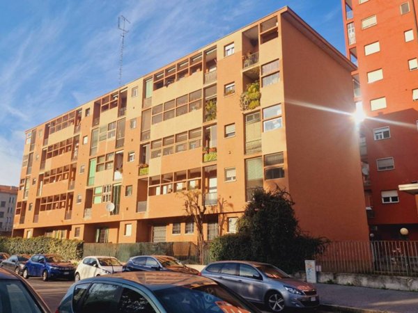 appartamento in vendita a Milano in zona Corvetto