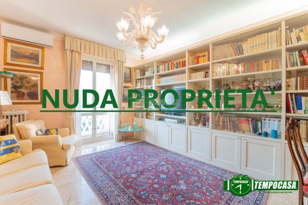 appartamento in vendita a Milano in zona Segnano
