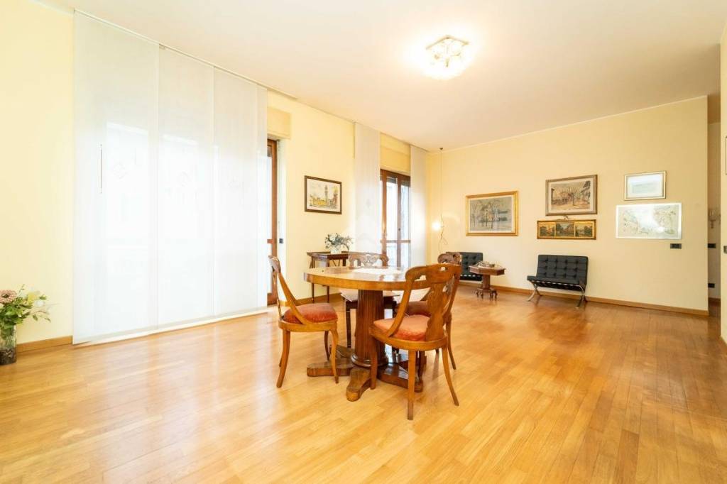 appartamento in vendita a Milano in zona Guastalla