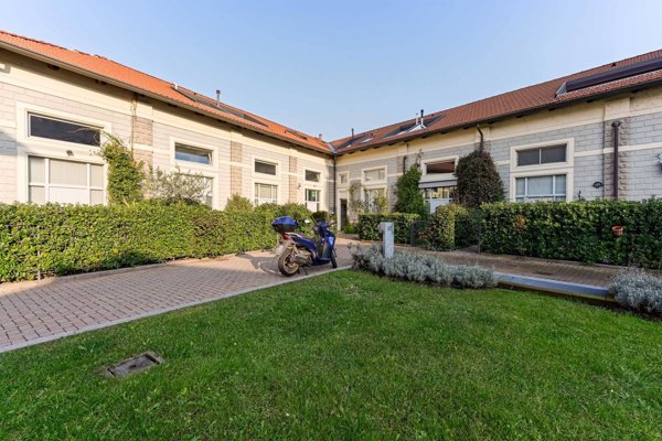 appartamento in vendita a Milano in zona Porta Genova